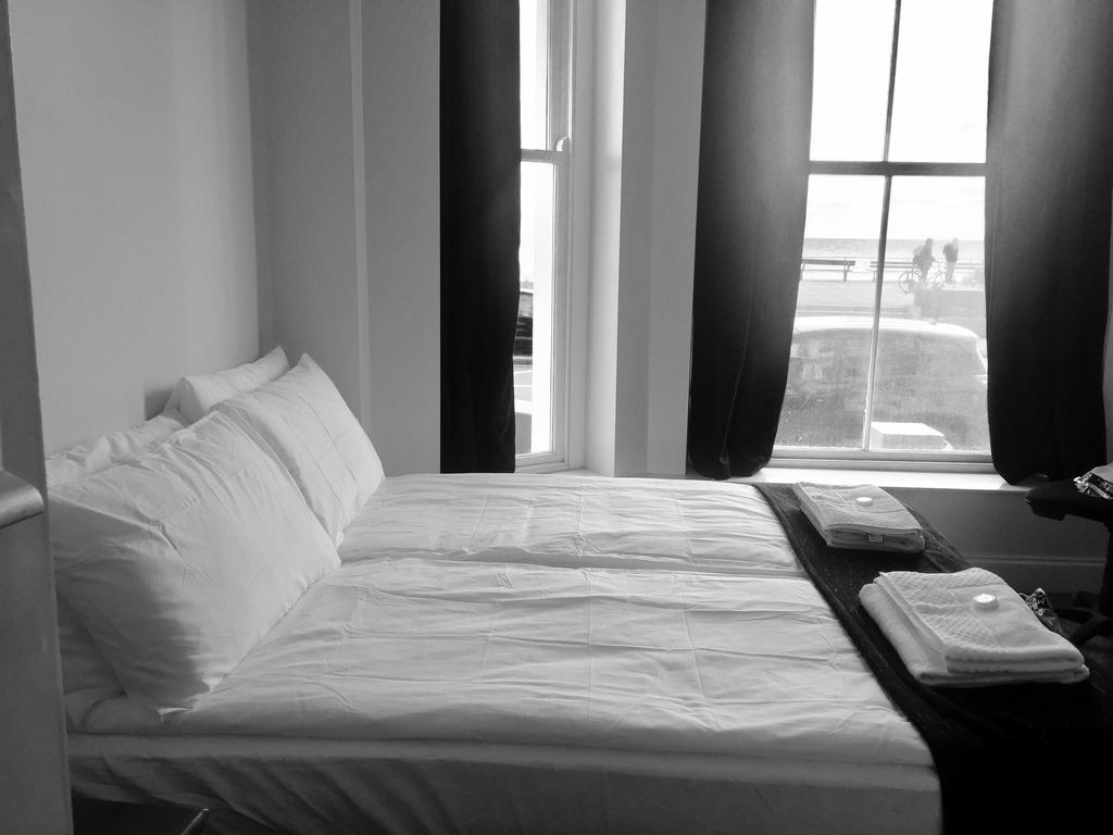 Pier 61 Guest Accommodation เฮสติงส์ ภายนอก รูปภาพ